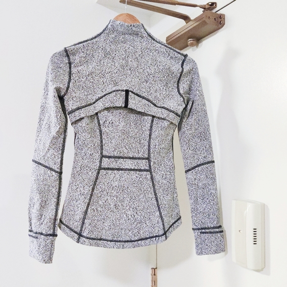 EUC Lululemon Define Jacket Inverted Feathered Jacquard White Black Sz 4 - Picture 3 of 5